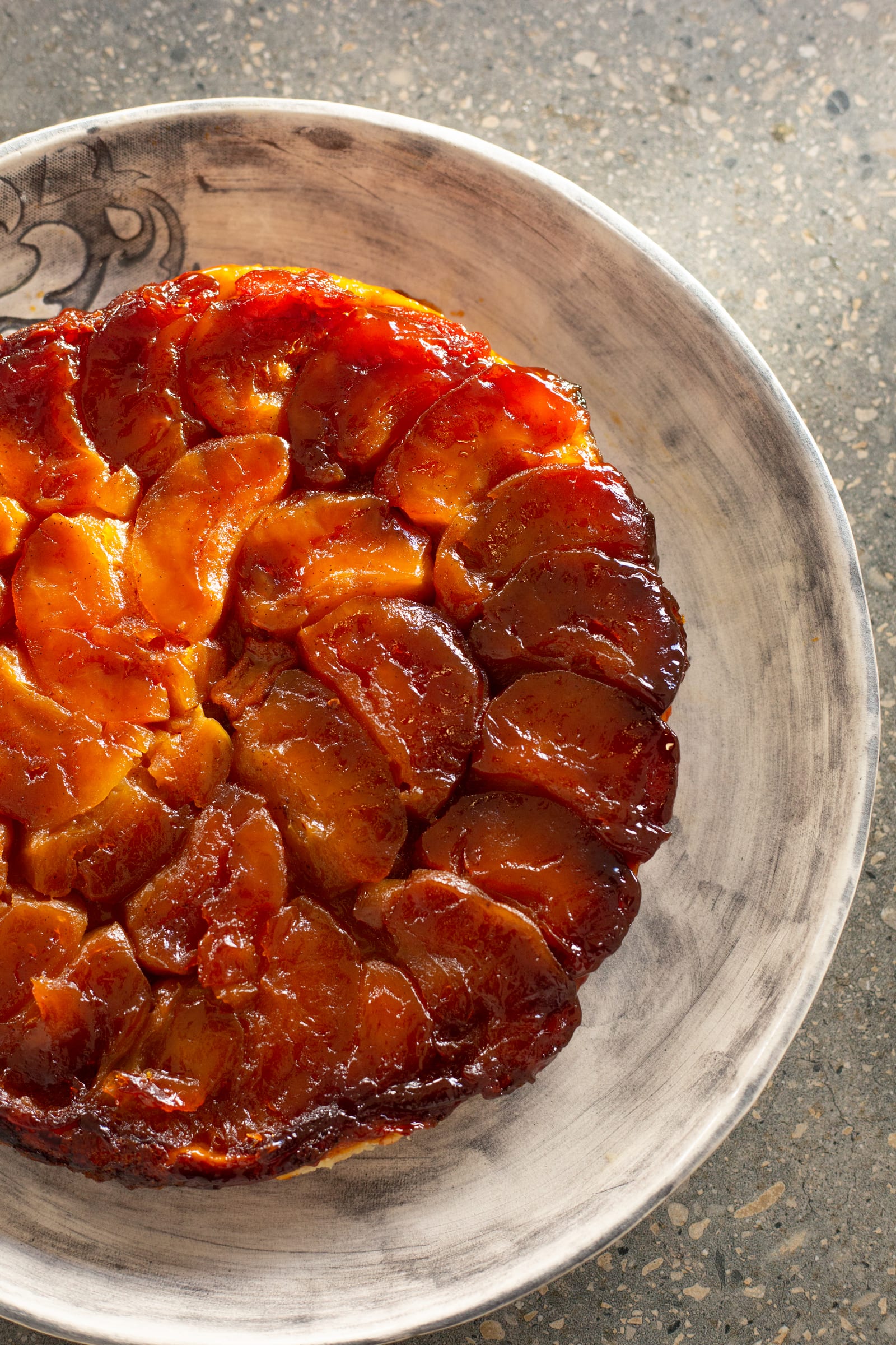 The fanned, caramelised apples of a whole apple tarte tatin, from above