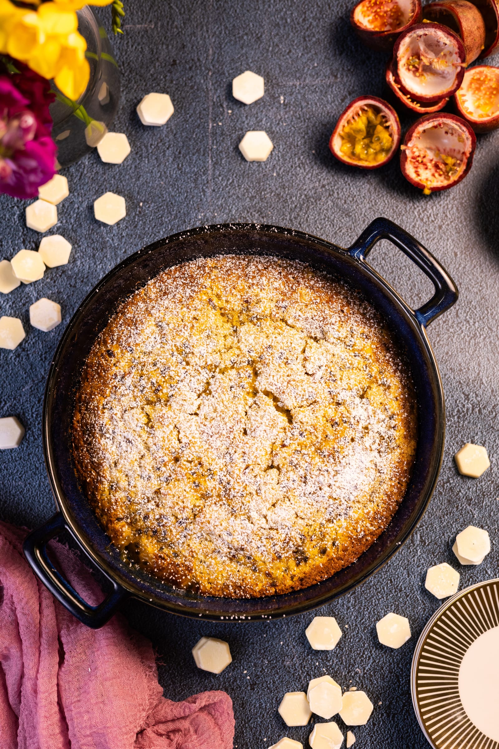 The pudding dusted with icing sugar, from above