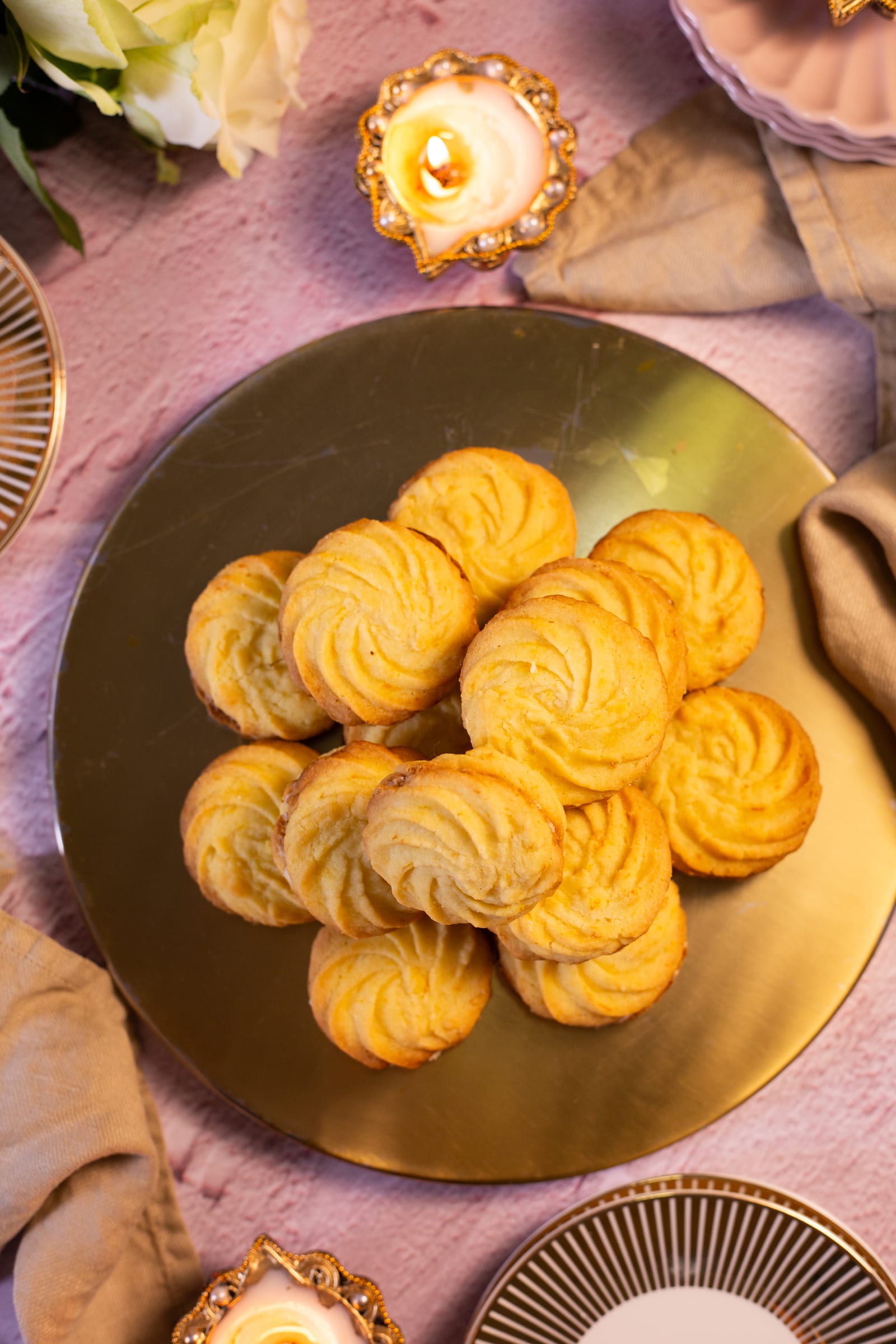 Melting moments on a gold plate, from above