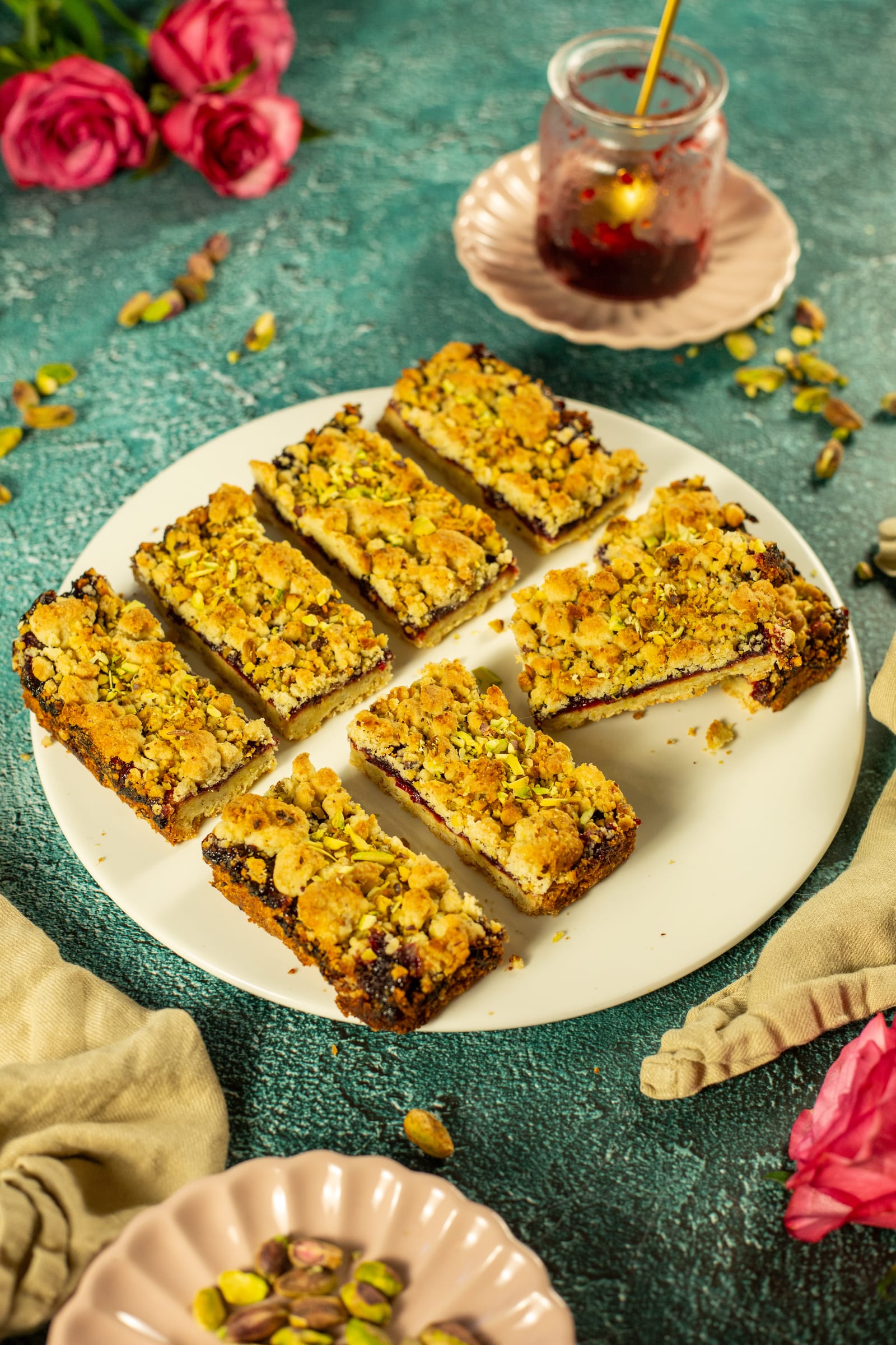 Hungarian tart bars arranged on a round plate