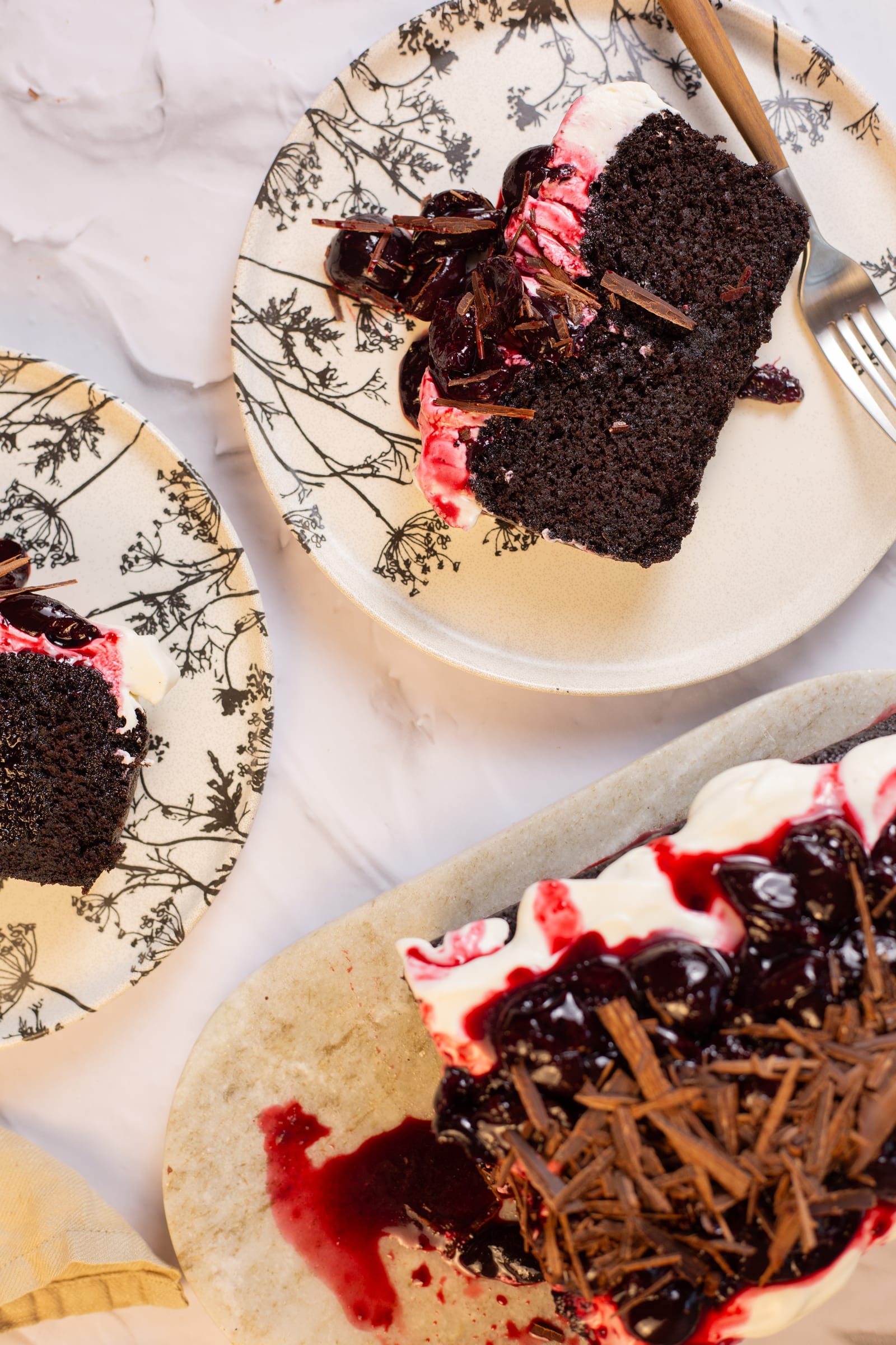 Slices of black forest loaf on plates, from above