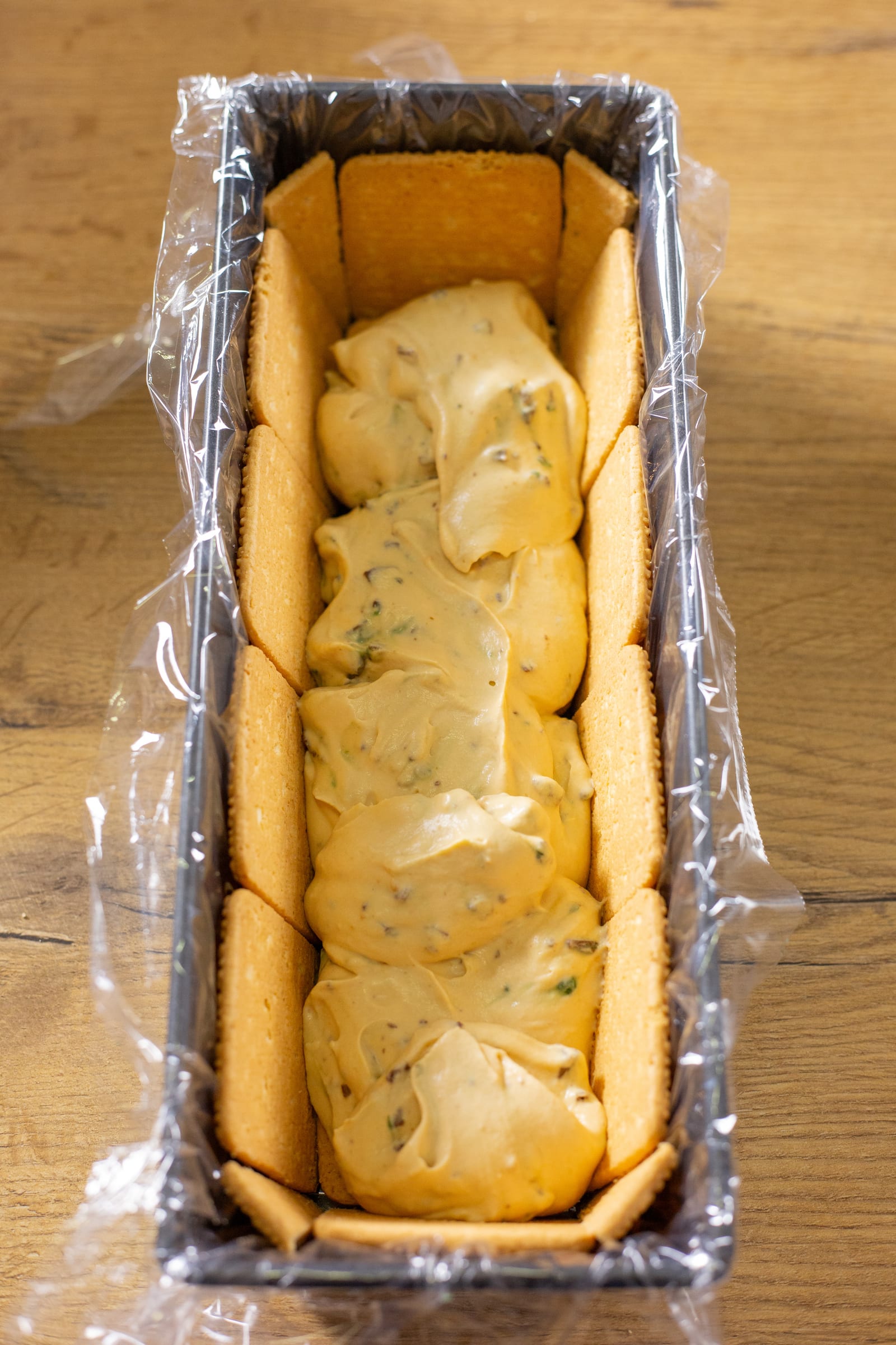 The biscuit-lined tin filled with peppermint crisp filling