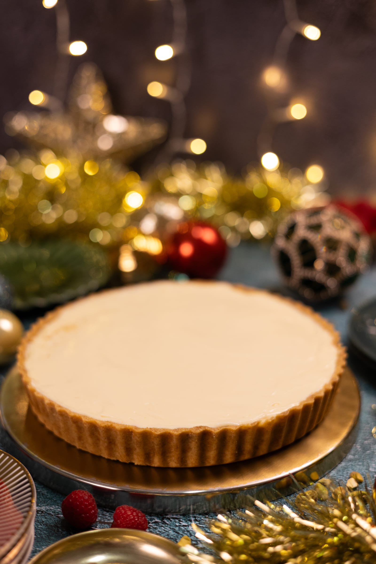 The set Cremora tart before decorating, with fairy lights behind